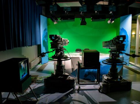 Live News Updates: How Newsrooms Verify in Real Time — Breaking News coverage by NewwayNews