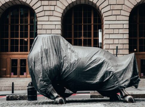 Wall Street ends lower after Fed Chair Warsh reaffirms inflation fight — Economy coverage by New Way News. Photo: E M via ...