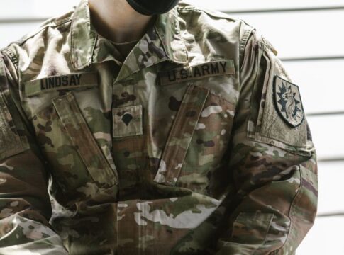 Kansas agency settles with Army National Guard soldier after eliminating her job — National coverage by New Way News. Phot...