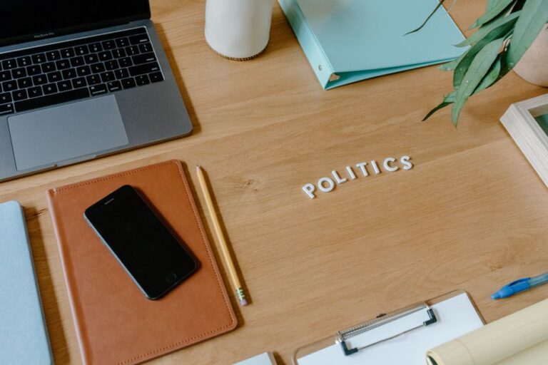 CNN, MS NOW and Politico file lawsuit against Trumps White House ban — Politics coverage by New Way News. Photo: Tara Wins...