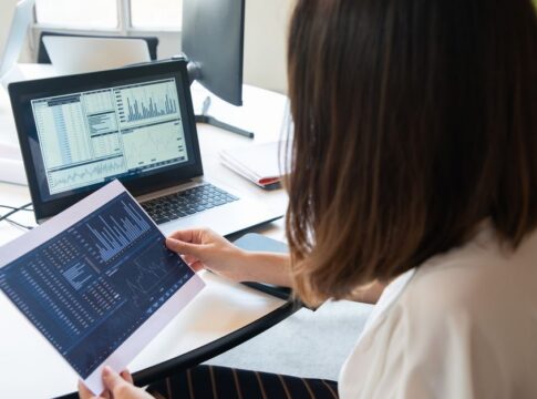 VIEW Soft September jobs report sends markets higher — Economy coverage by New Way News. Photo: Kampus Production via Pexels