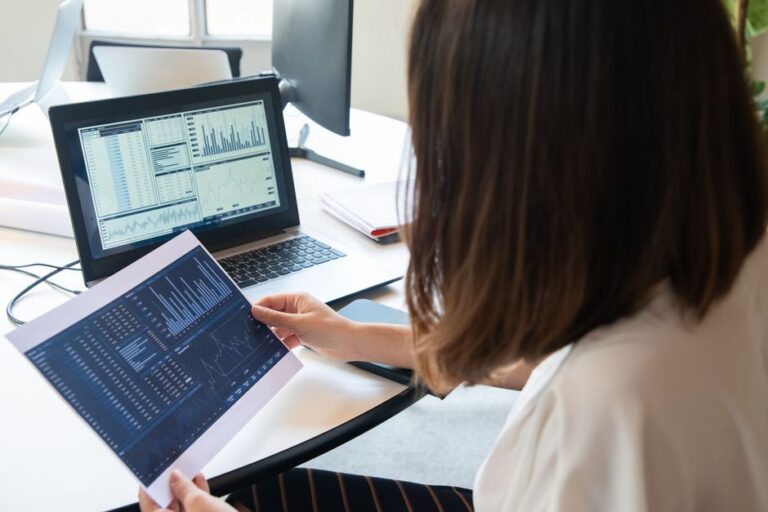 VIEW Soft September jobs report sends markets higher — Economy coverage by New Way News. Photo: Kampus Production via Pexels