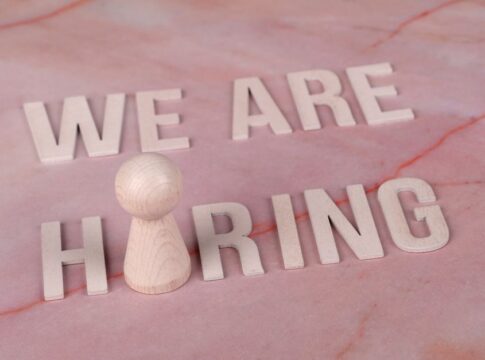 Low-hire, low-fire labor market continues in September jobs report — Economy coverage by New Way News. Photo: Ann H via Pe...
