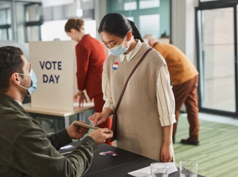Tracking the DOJs effort to get U.S. voter registration data — National coverage by New Way News. Photo: Edmond Dantès via...