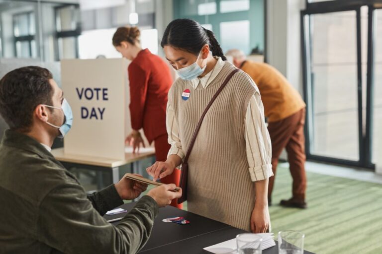 Tracking the DOJs effort to get U.S. voter registration data — National coverage by New Way News. Photo: Edmond Dantès via...