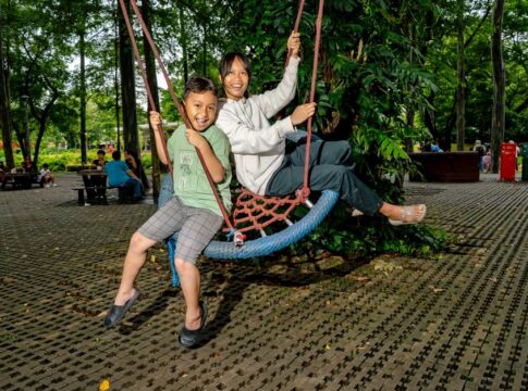 More swings for bond yields rattle financial markets worldwide — Economy coverage by New Way News. Photo: Antonyus Bunjami...