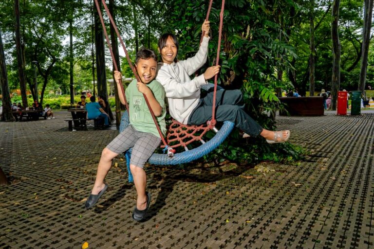 More swings for bond yields rattle financial markets worldwide — Economy coverage by New Way News. Photo: Antonyus Bunjami...
