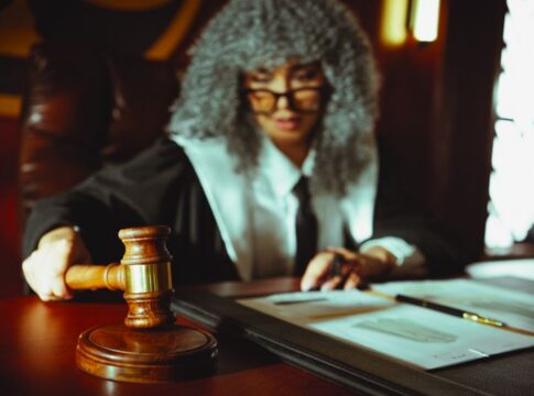 Judge presses Justice Department on justifications for White House media ban — Politics coverage by New Way News. Photo: k...