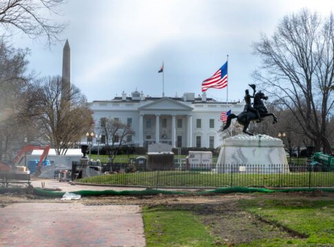 DOJ defends White House media ban, urges court to reject lawsuit — National coverage by New Way News. Photo: Quang Vuong v...