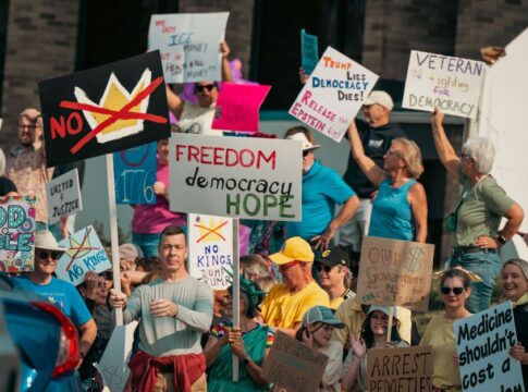Perspective: Midterm money madness — Politics coverage by New Way News. Photo: Chris F via Pexels