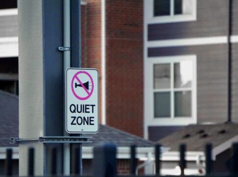 Housing is flashing warning signs just as the Fed weighs more interest rate hikes — Economy coverage by New Way News. Phot...